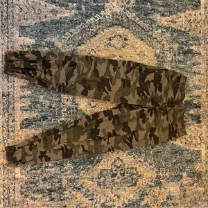 Garage cuffed camo pants